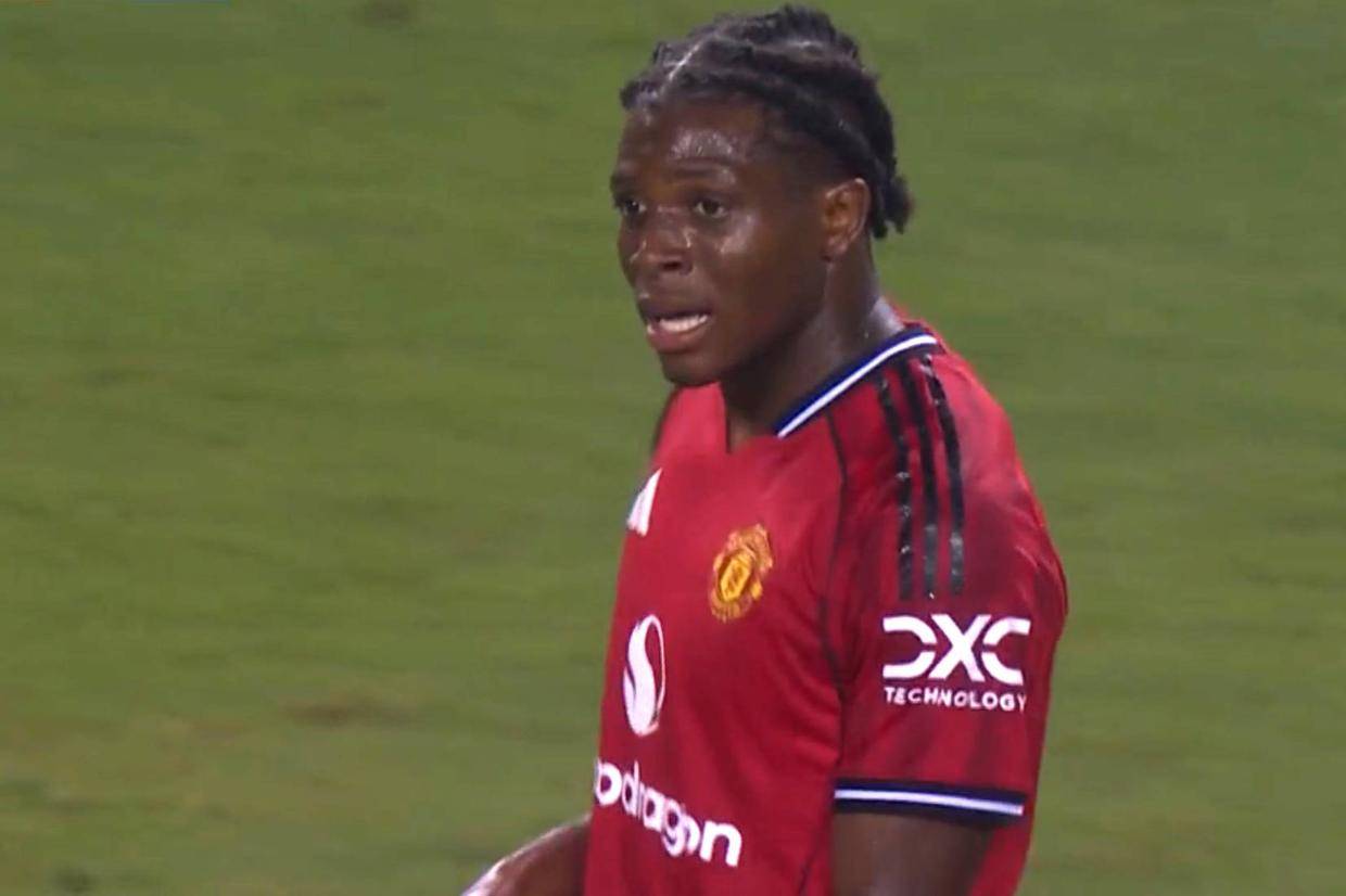 阿莫林钦点曼联首签可成新门德斯,让他学大巴黎铁闸!球迷却对其不满